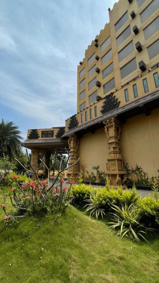 Sterlings Mac Hotel Bangalore Exterior photo